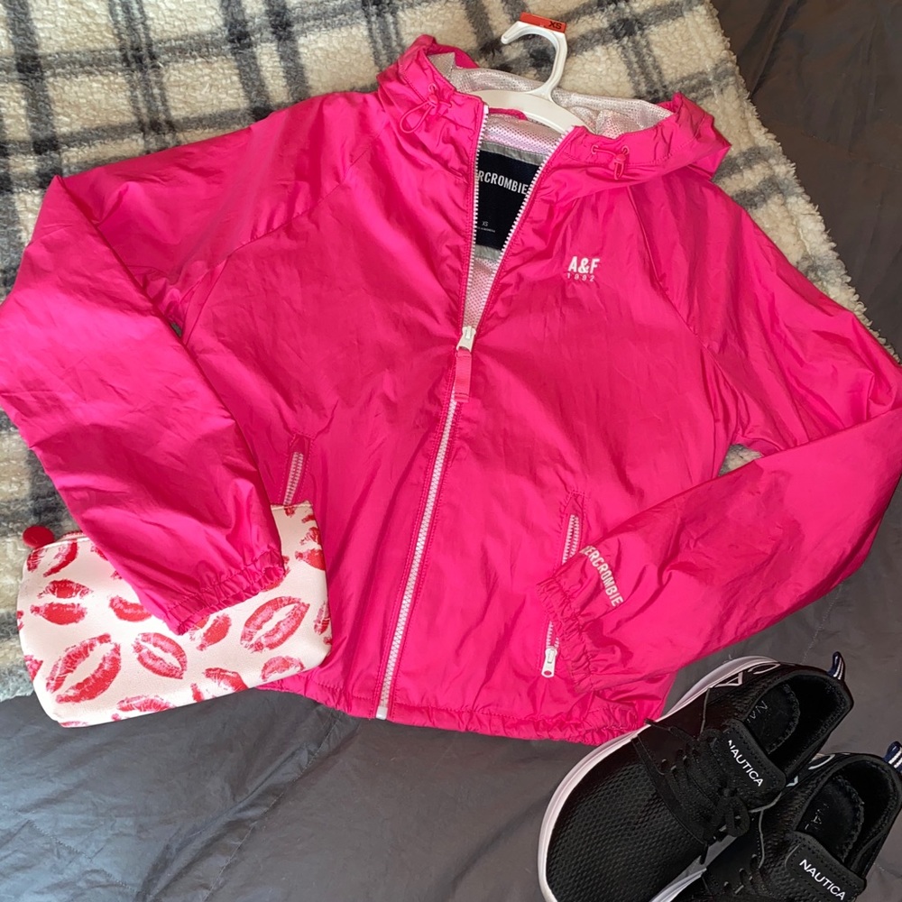 🌸A&F hot pink windbreaker with mesh inside🌸